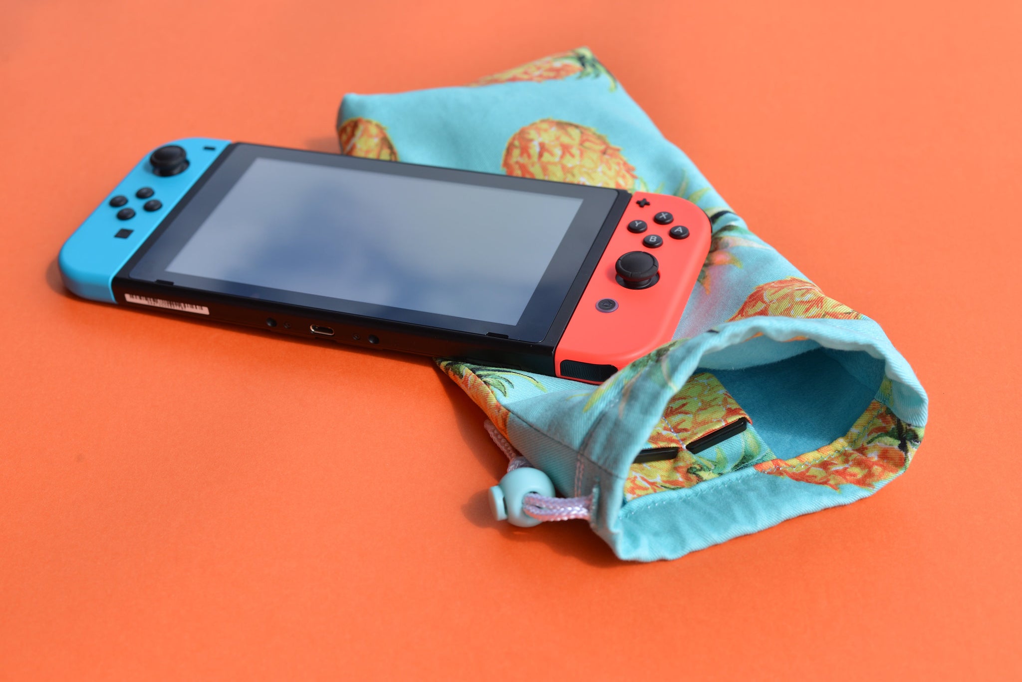 Op Anvendelse Handel Nintendo Switch Sleeve | Aqua & Orange Pineapples Print – Bright Lake Studio
